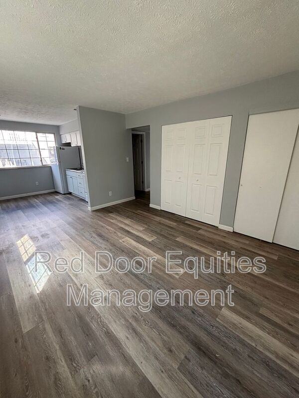 117 W Walnut St #1B - Photo 4 of 12