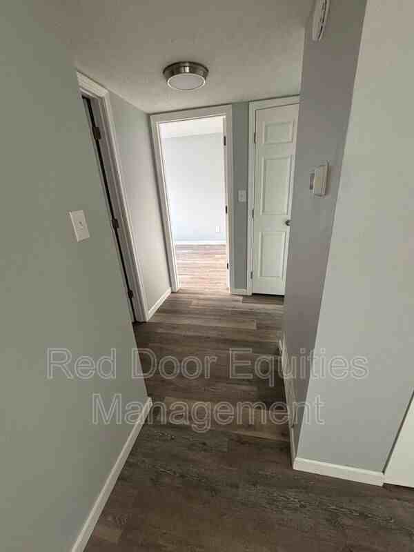 117 W Walnut St #1B - Photo 6 of 12