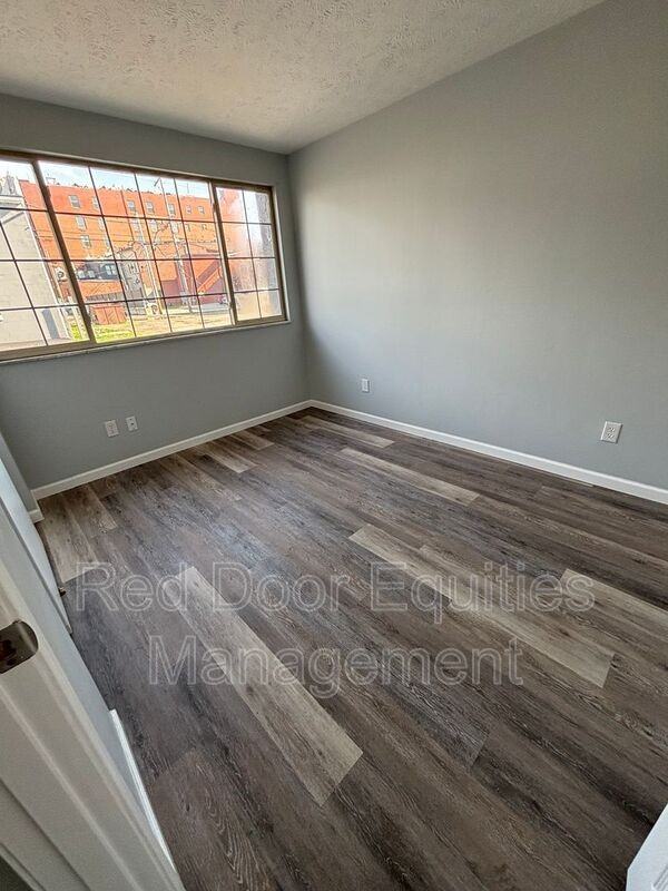 117 W Walnut St #1B - Photo 7 of 12