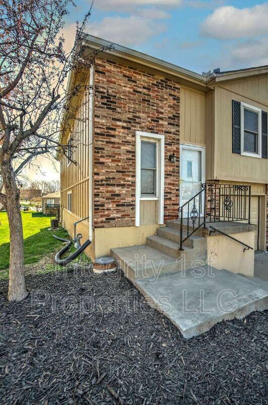 8635 N Hull Ave - Photo 2 of 24