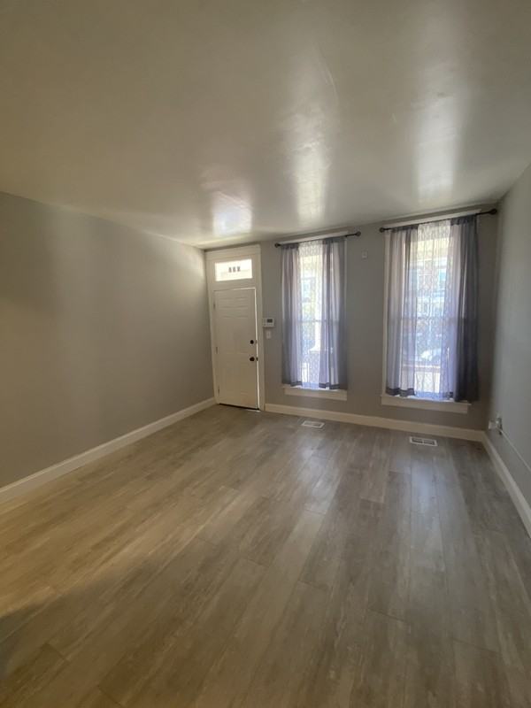 424 Ilchester Ave - Photo 3 of 23