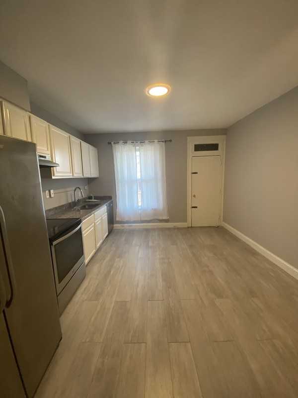 424 Ilchester Ave - Photo 7 of 23