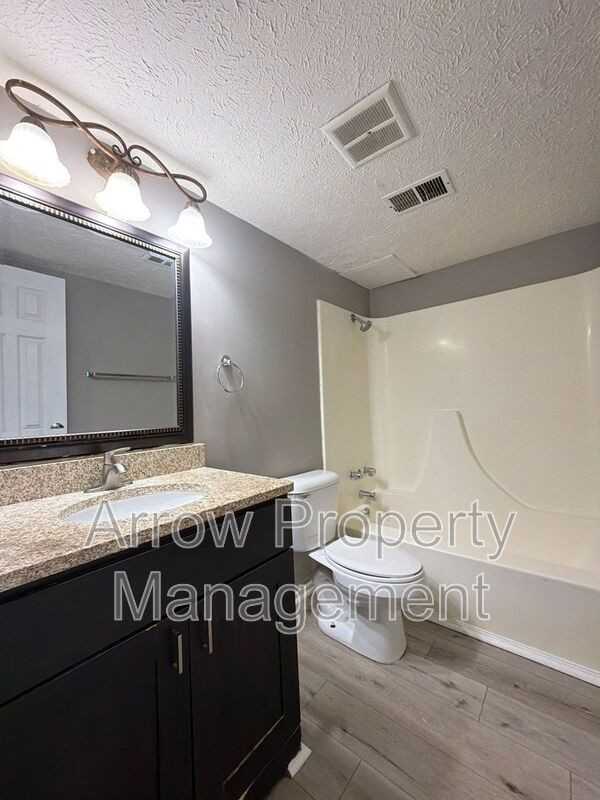 2110 J St #3 - Photo 6 of 8