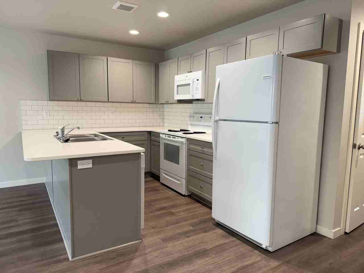 Apple Valley Town Homes - Photo 5 of 16