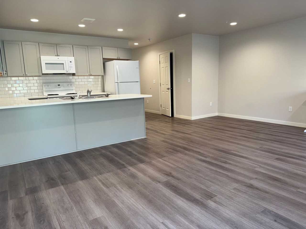 Apple Valley Town Homes - Photo 6 of 16