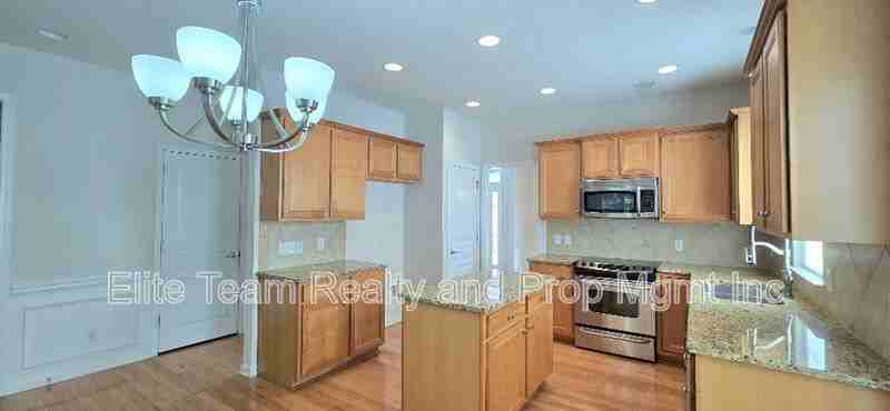 12051 Dunipace Ct - Photo 3 of 43