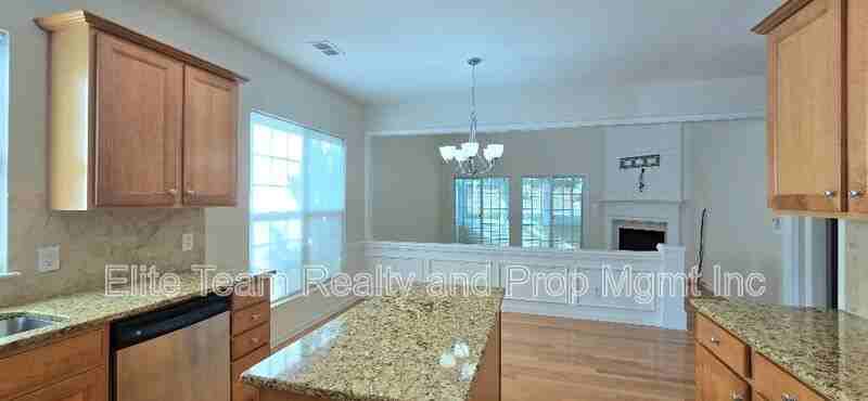 12051 Dunipace Ct - Photo 4 of 43