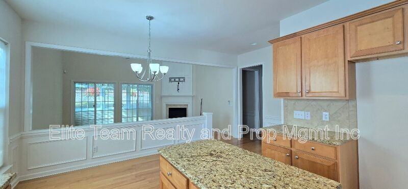 12051 Dunipace Ct - Photo 5 of 43