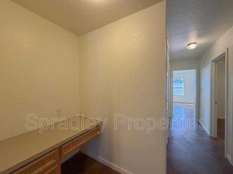 5702 Luxor Dr Apt B - Photo 7 of 16