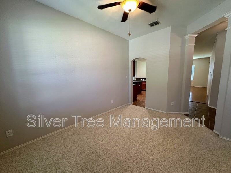 10601 Ambling Trl - Photo 4 of 38