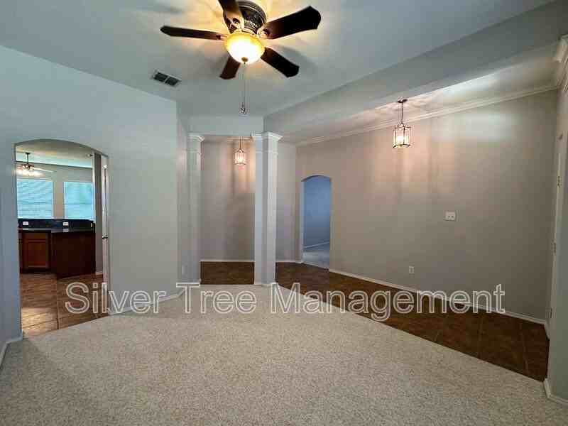 10601 Ambling Trl - Photo 5 of 38