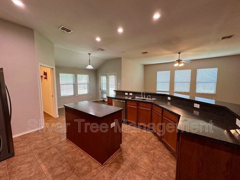 10601 Ambling Trl - Photo 7 of 38