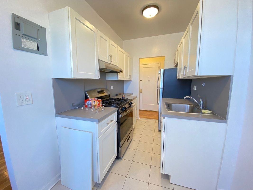 2235 Cruger Avenue #2D - Photo 5 of 10