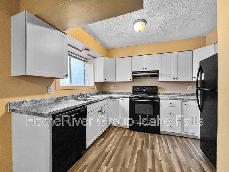 1262 S Boulevard - Photo 3 of 20