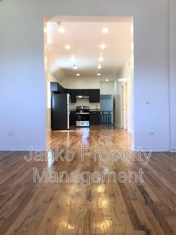 5906 S La Salle St #2 - Photo 3 of 12