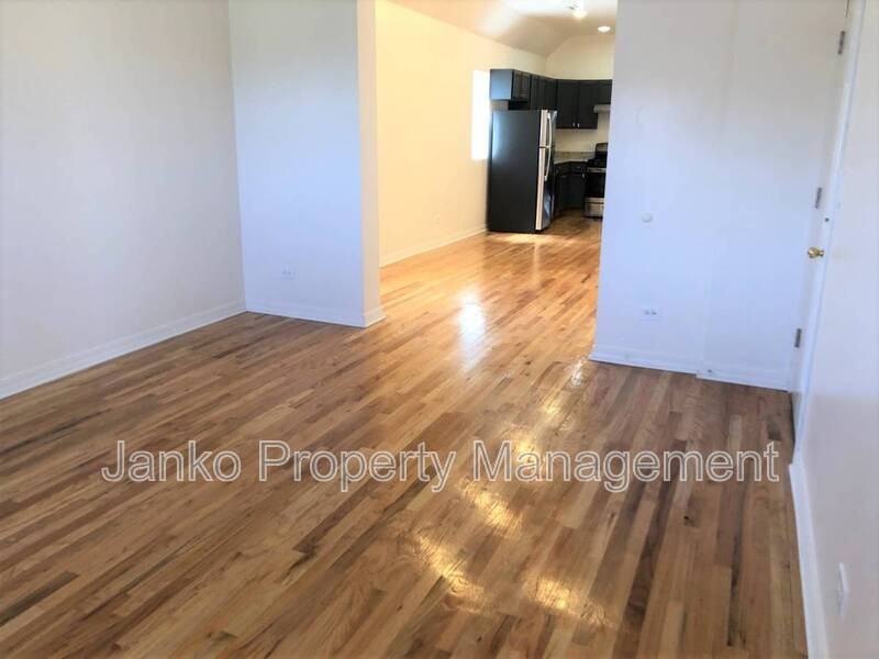 5906 S La Salle St #2 - Photo 4 of 12