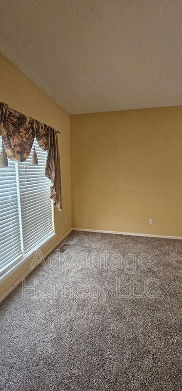 809 Midjay Dr - Photo 7 of 50