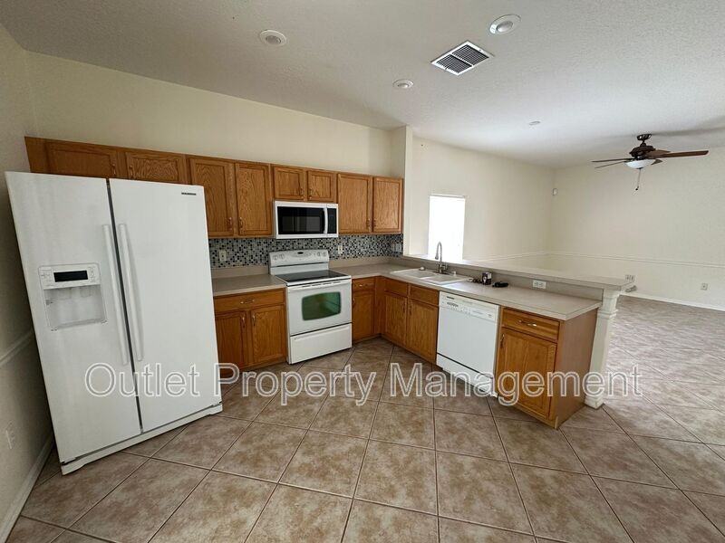 4749 Waterside Pointe Cir - Photo 5 of 13