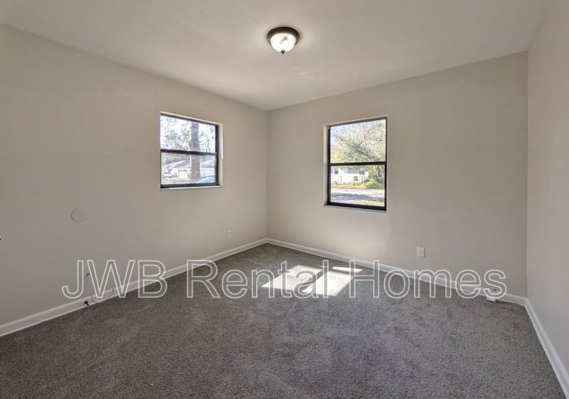1159 Pangola Dr - Photo 2 of 7