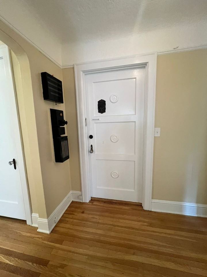 Flanders Apartments - Photo 5 of 39