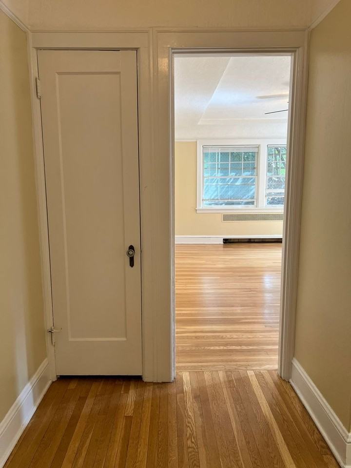 Flanders Apartments - Photo 6 of 39