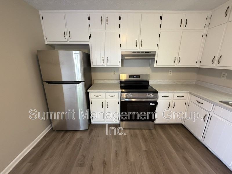 1035 Eastview Rd Ne - Photo 7 of 17