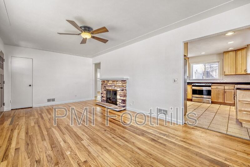 700 5th St - Photo 3 of 19