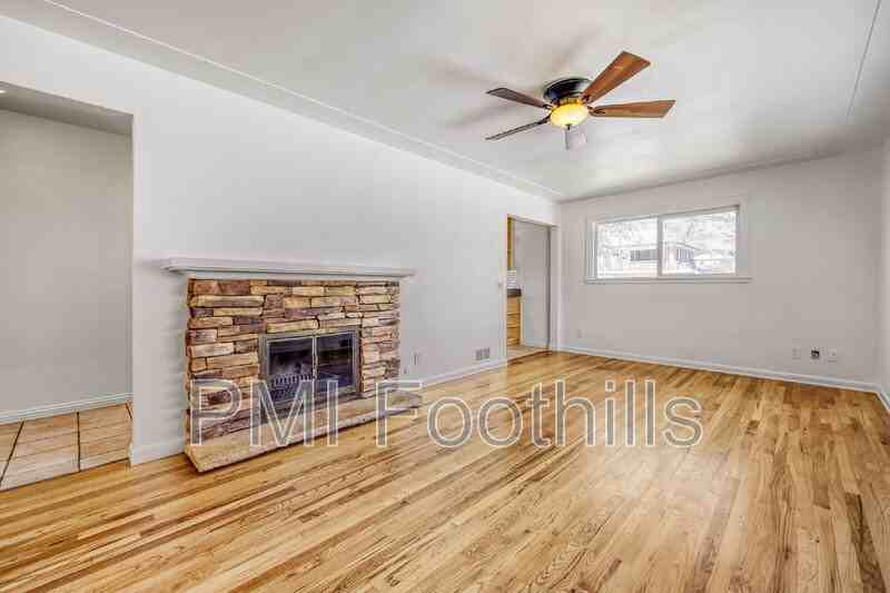 700 5th St - Photo 4 of 19