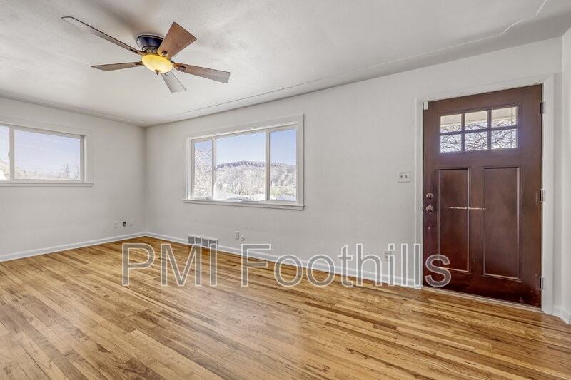 700 5th St - Photo 5 of 19