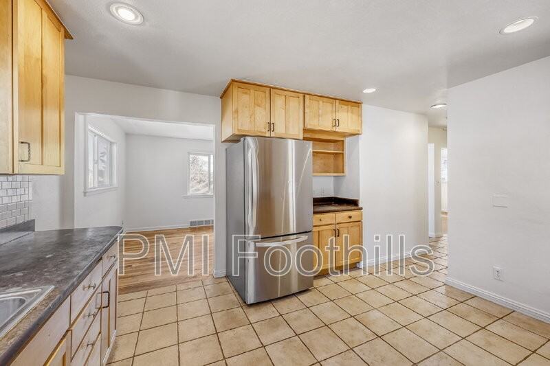 700 5th St - Photo 7 of 19