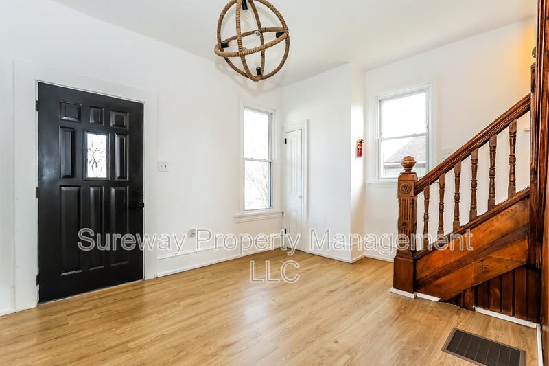 228 Greenwich Ave - Photo 4 of 20