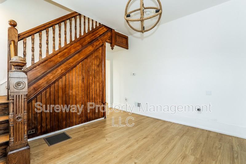 228 Greenwich Ave - Photo 5 of 20