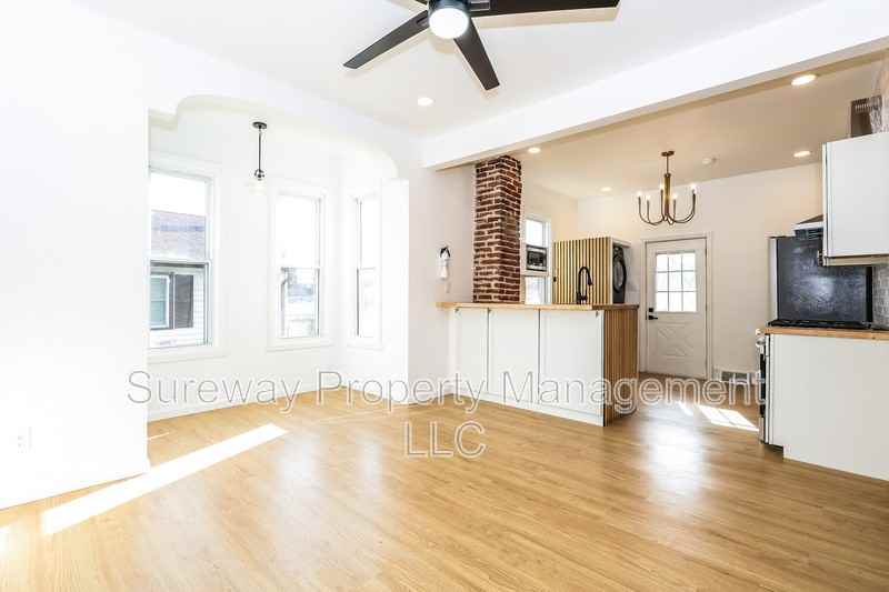 228 Greenwich Ave - Photo 6 of 20
