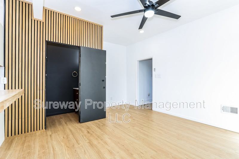 228 Greenwich Ave - Photo 7 of 20