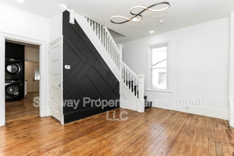 226 Greenwich Ave - Photo 3 of 19