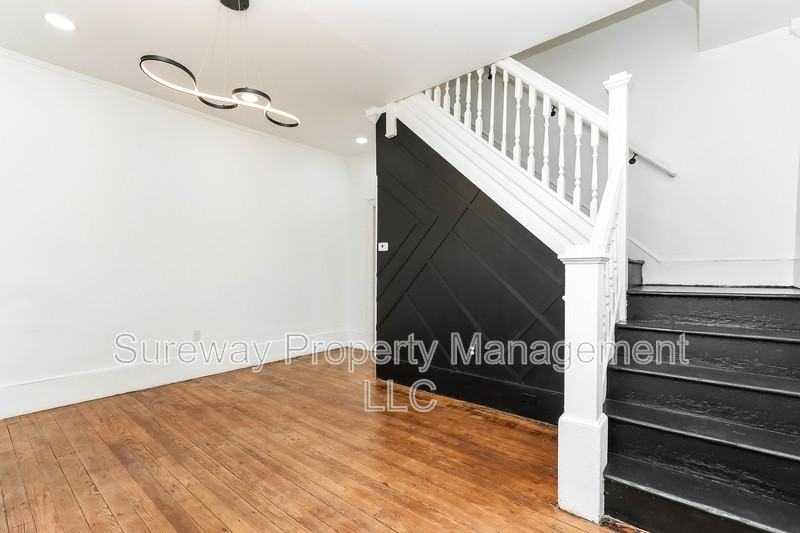 226 Greenwich Ave - Photo 4 of 19