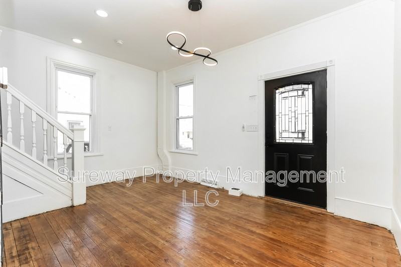 226 Greenwich Ave - Photo 5 of 19