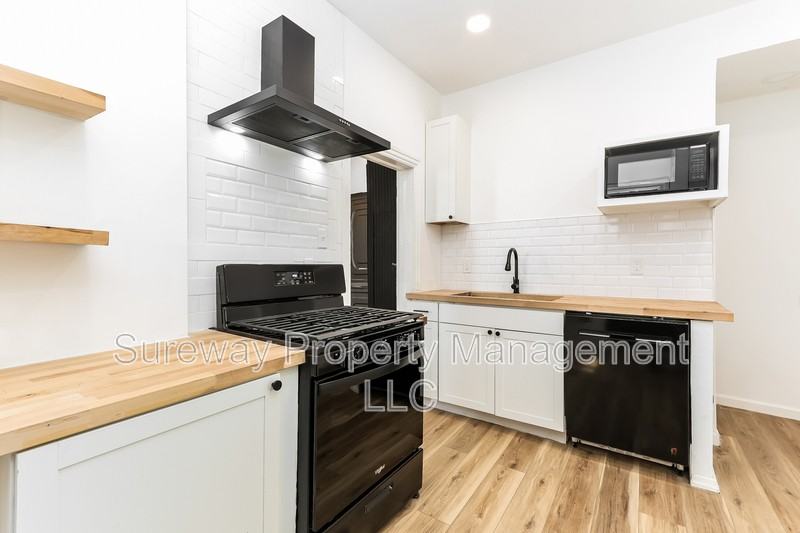 226 Greenwich Ave - Photo 7 of 19