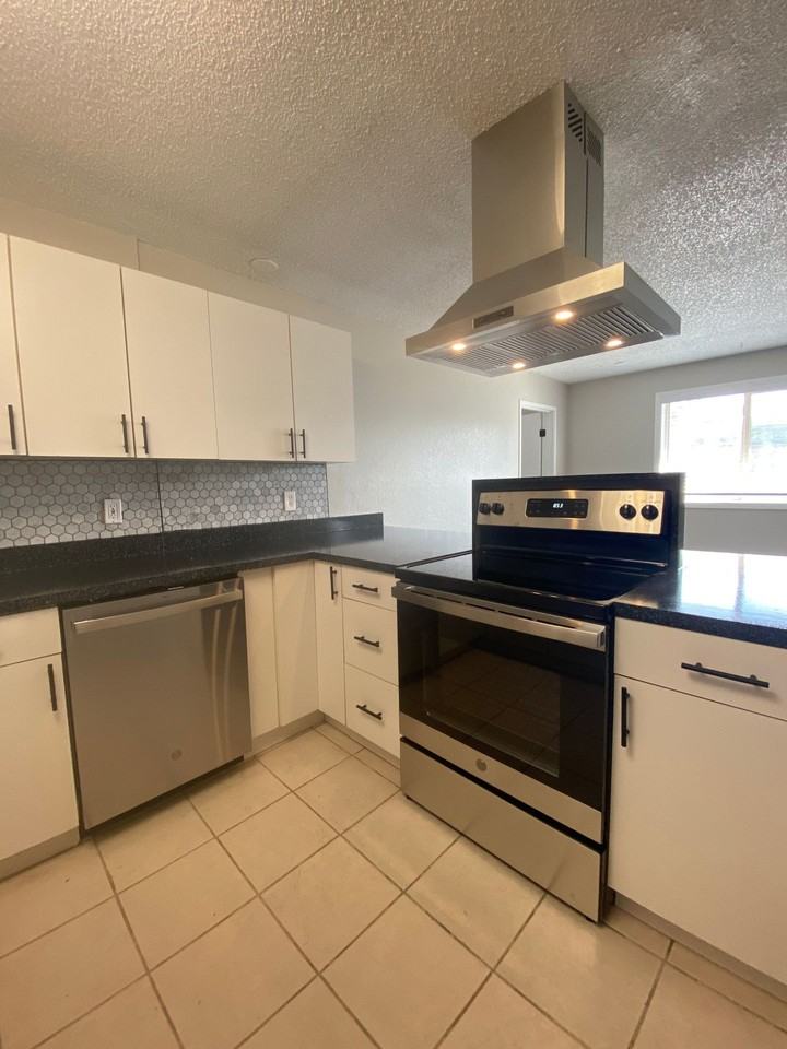 Raintree Apartments - Photo 5 of 40