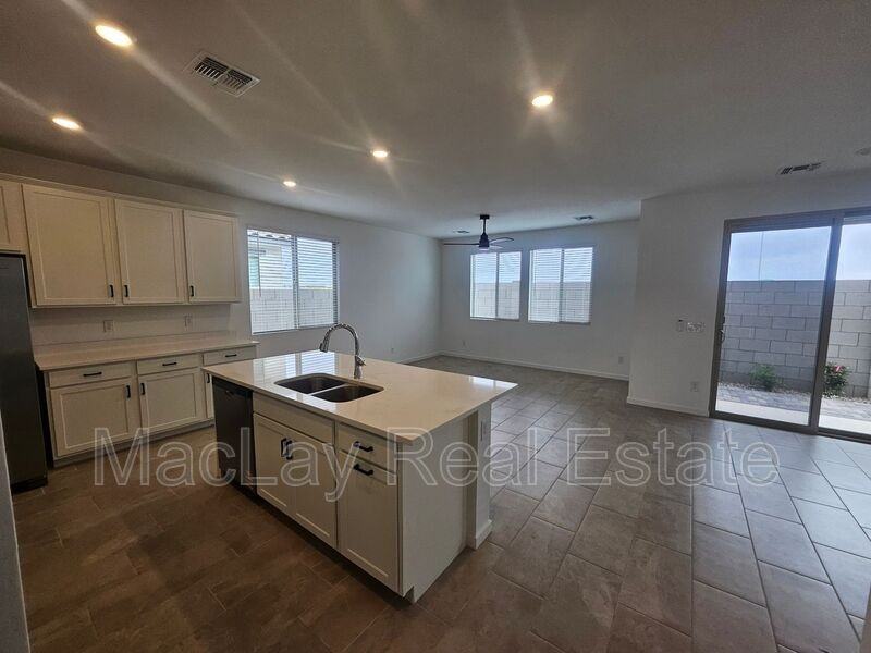 548 W Fremont Pass - Photo 3 of 22