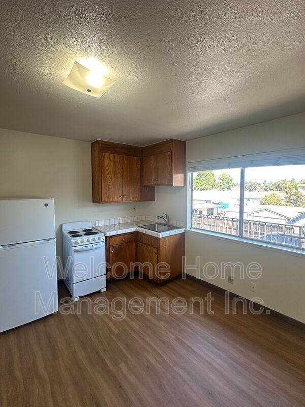 429 Smalley Ave #5 - Photo 3 of 5