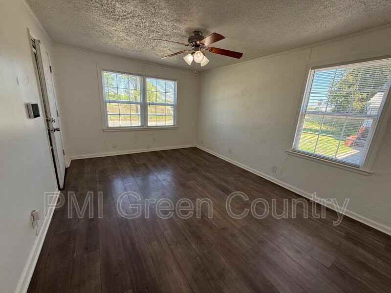 3932 E 1st St - Photo 5 of 12