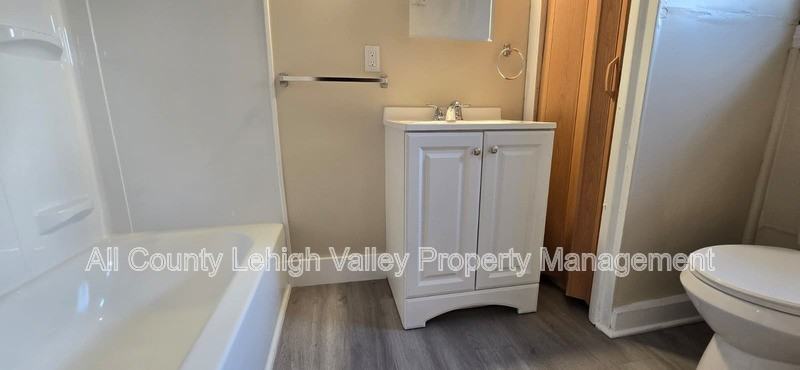 1301 Washington St - Photo 4 of 6