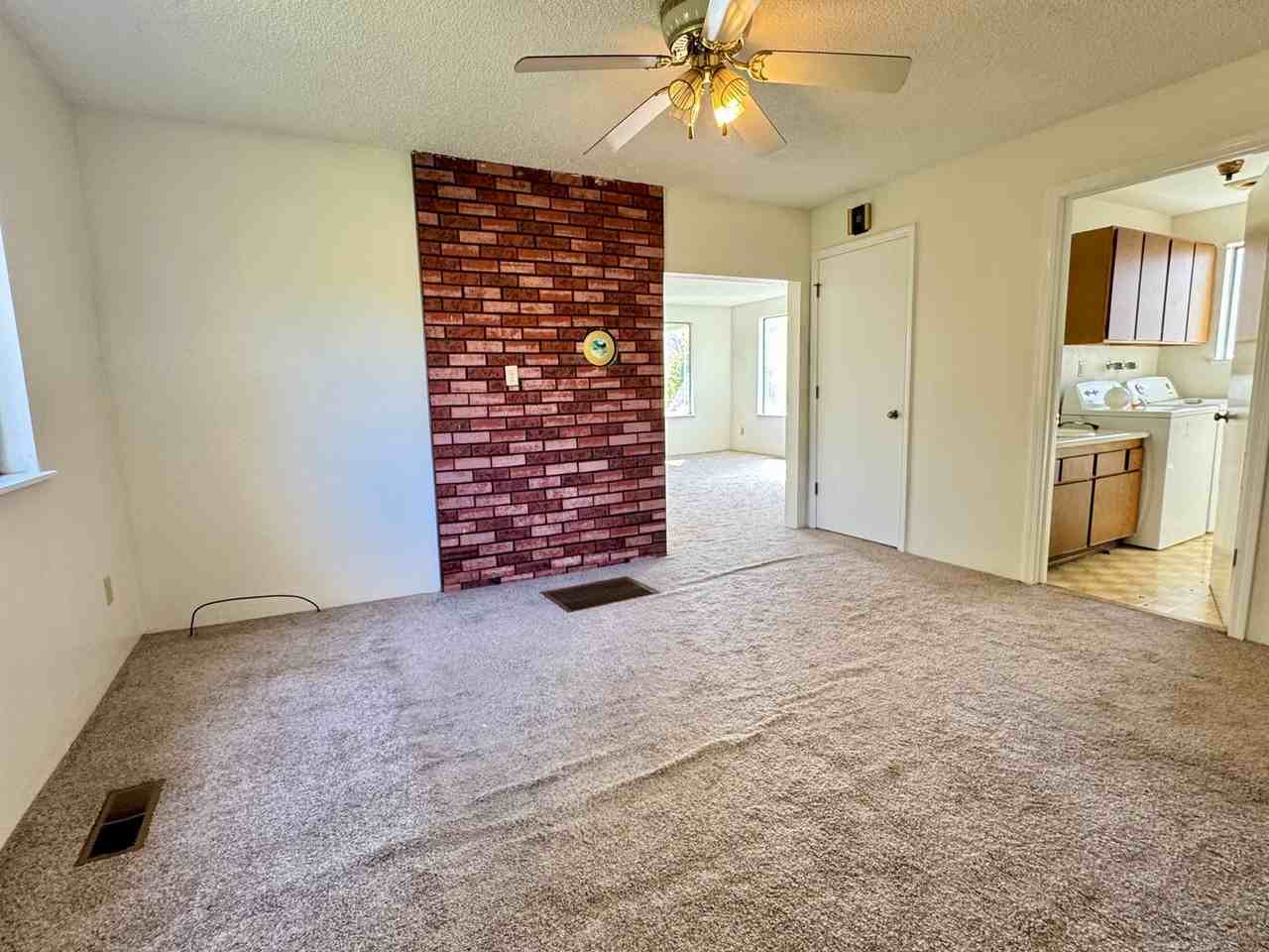 1712 Walnut St - Photo 5 of 19