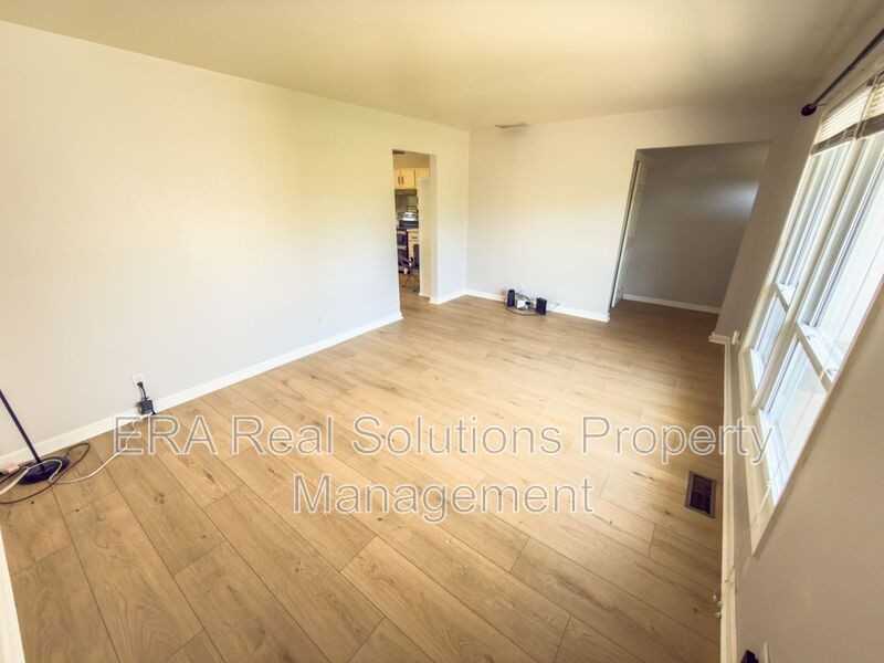 715 Mccormick Ln - Photo 3 of 23