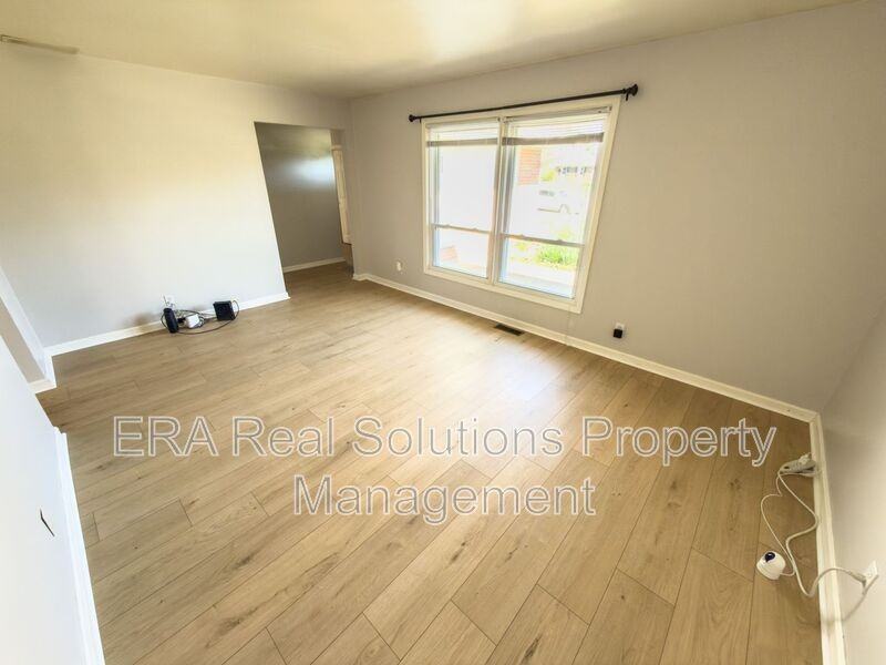 715 Mccormick Ln - Photo 4 of 23