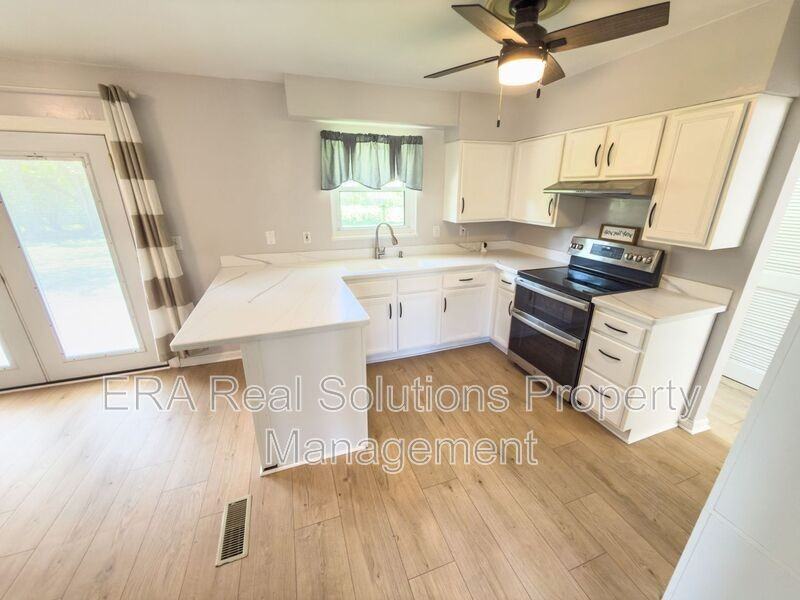 715 Mccormick Ln - Photo 5 of 23