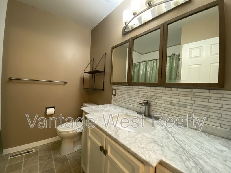 643 Hollydell Rd - Photo 3 of 9