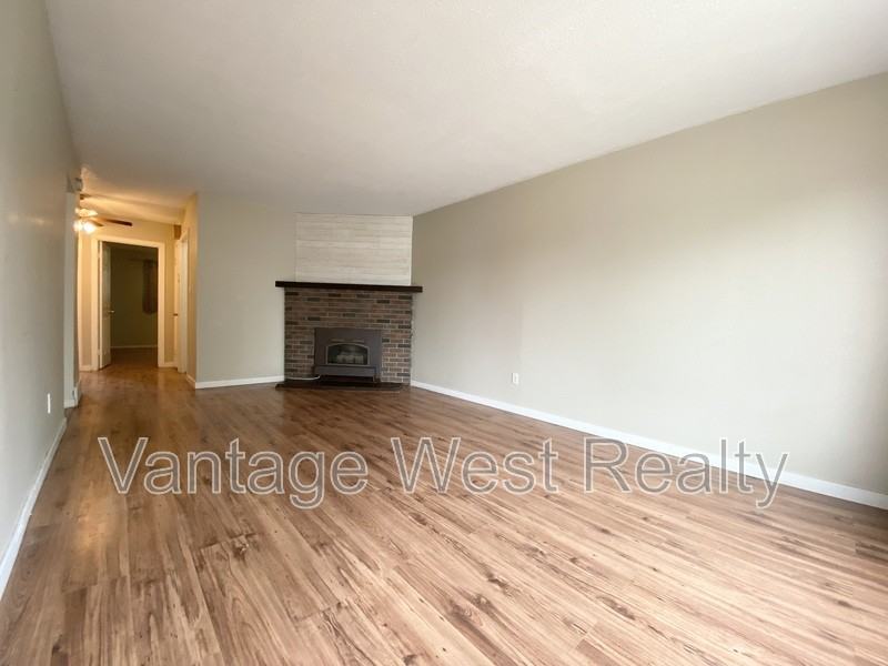 643 Hollydell Rd - Photo 4 of 9