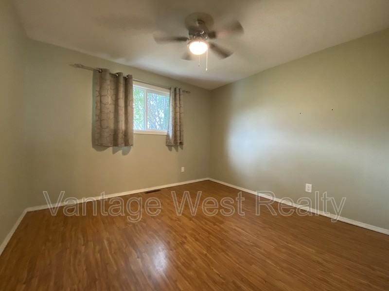 643 Hollydell Rd - Photo 5 of 9